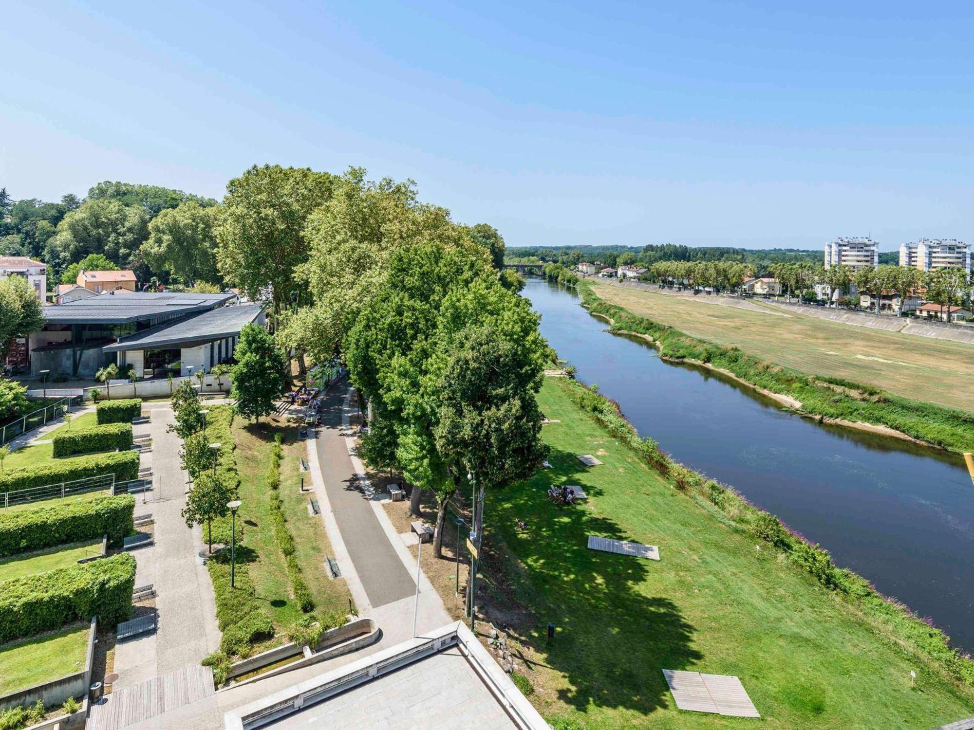 Отель Ibis Styles Dax Centre Экстерьер фото